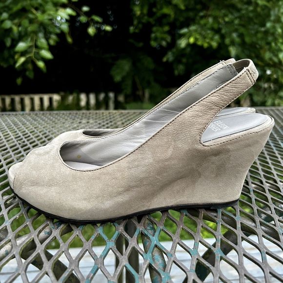 Eileen Fisher Vero Cuoio Taupe Soft Suede PeepToe Sculpted Wedge Sling back Sz 7 - Picture 1 of 7